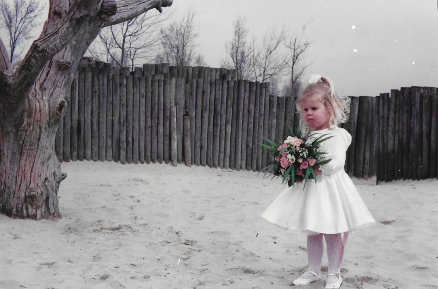 Foto van Maureen Wieringa als bruidsmeisje